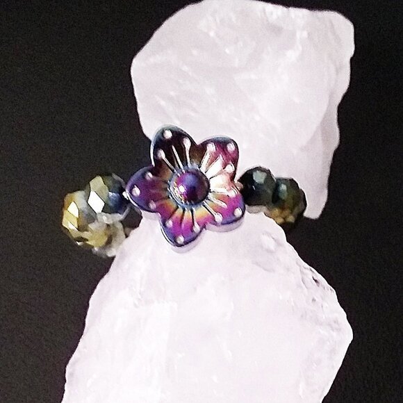 🍂🍁🍃 3/$25! Flower Power! Beaded Green Hematite Beads + Flower Ring S 4.75 - Picture 4 of 5